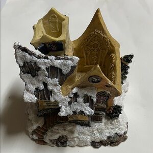 Boyd’s Bearly Built Villages Frosty Shelter 8. In Krinkle’s village .